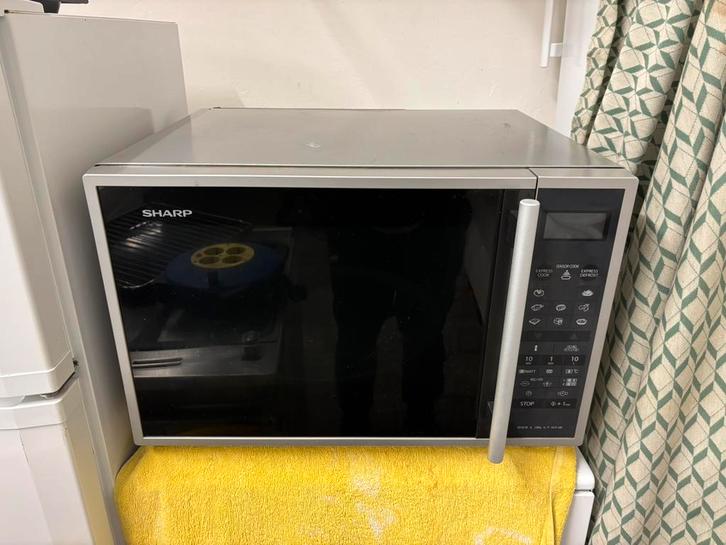 Sharp CombiMagnetron Oven - 40L - 2 Bakplaten en Roosters, Witgoed en Apparatuur, Magnetrons, Gebruikt, Vrijstaand, Combimagnetron