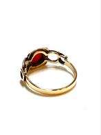 14k gouden ring met een bloedkoraal, Sieraden, Tassen en Uiterlijk, Ringen, Ophalen of Verzenden, Zo goed als nieuw, 17 tot 18