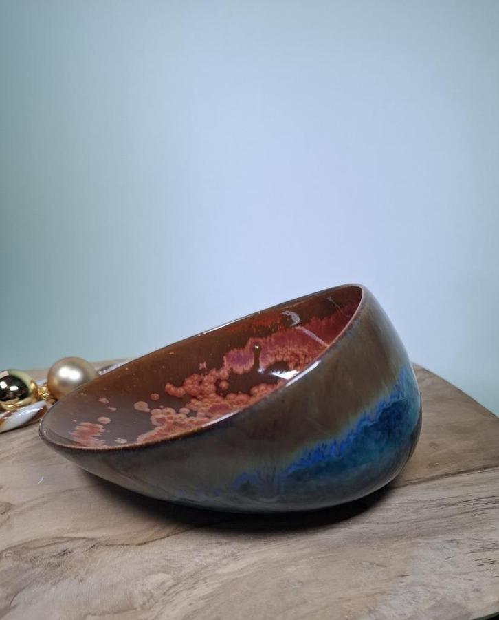 Handgemaakte keramiek schaal Copper Ocean., Huis en Inrichting, Woonaccessoires | Schalen en Manden, Nieuw, Schaal, Overige vormen