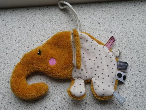 Labeldoekje olifant merk Snooze Baby okergeel  met speenlint, Kinderen en Baby's, Speelgoed | Knuffels en Pluche, Zo goed als nieuw