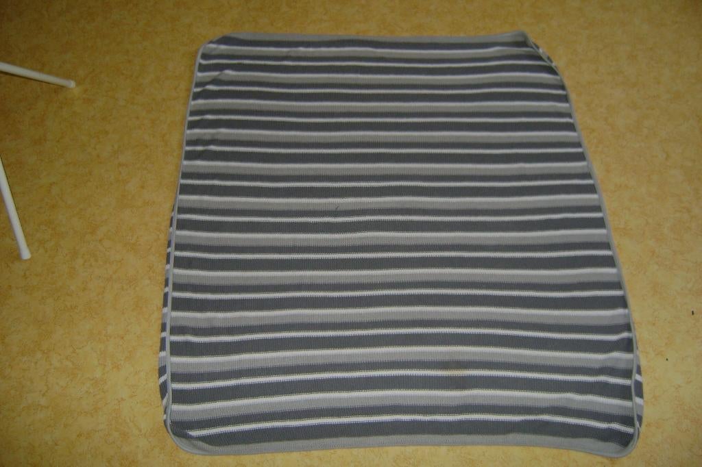 grijs/wit wollig gestr speelkleed speel/box kleed 1.05lx60br, Kinderen en Baby's, Ophalen of Verzenden, Zo goed als nieuw