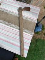 Oude antieke bijl pikhouweel brocante gereedschap, Ophalen