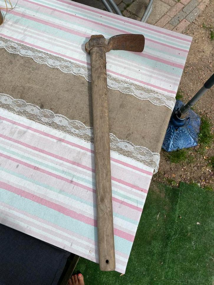 Oude antieke bijl pikhouweel brocante gereedschap, Antiek en Kunst, Antiek | Gereedschap en Instrumenten, Ophalen