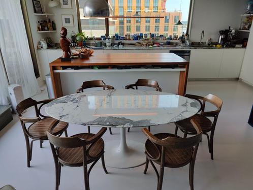 Knoll Saarinen Tulip tafel Arabescato, ovaal, Huis en Inrichting, Tafels | Eettafels, Gebruikt, 100 tot 150 cm, 150 tot 200 cm