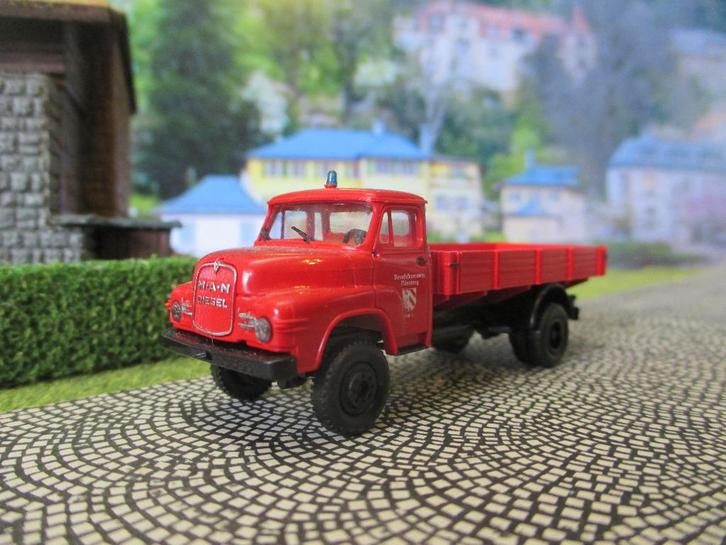 MAN 520 DHAK open bakwagen - Brekina Brandweer Nürnberg, Hobby en Vrije tijd, Modelauto's | 1:87, Zo goed als nieuw, Bus of Vrachtwagen