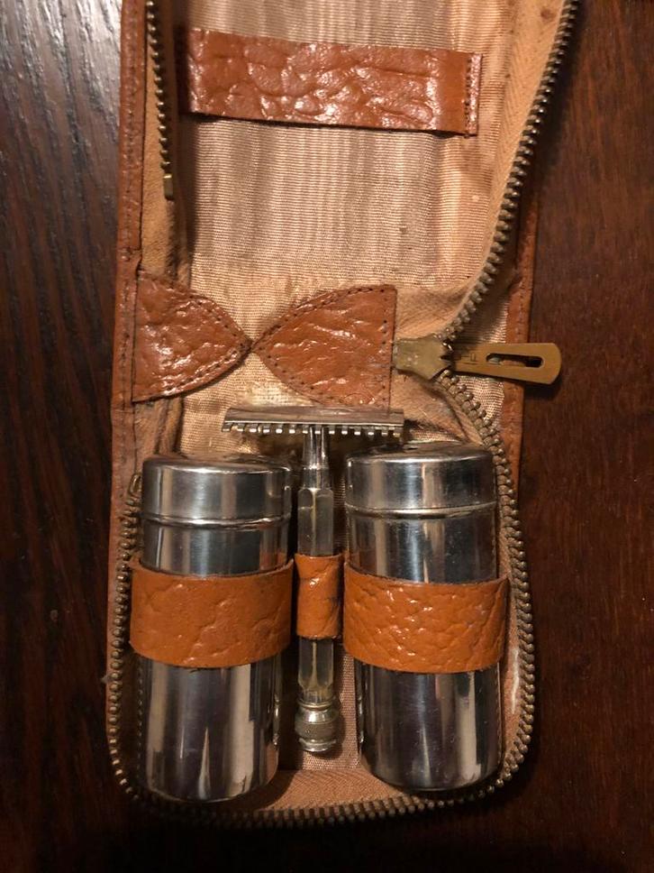 Antieke Scheerset in Lederen Etui, Sieraden, Tassen en Uiterlijk, Uiterlijk | Lichaamsverzorging, Gebruikt, Overige typen, Ophalen of Verzenden