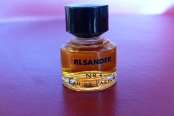 designer miniatuur parfumflesjes  beschikbaar voor biedingen