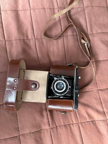 Vintage Agfa Isolette Camera met Leren Tas beschikbaar voor biedingen