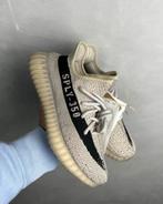 Yeezy 350 beige, Kleding | Heren, Schoenen, Ophalen of Verzenden, Zo goed als nieuw, Overige kleuren