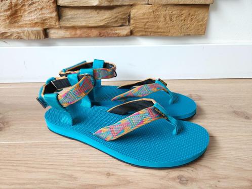 Teva Artist Series Mosaic Pattern maat 40 slippers sandalen!, Kleding | Dames, Schoenen, Zo goed als nieuw, Sandalen of Muiltjes