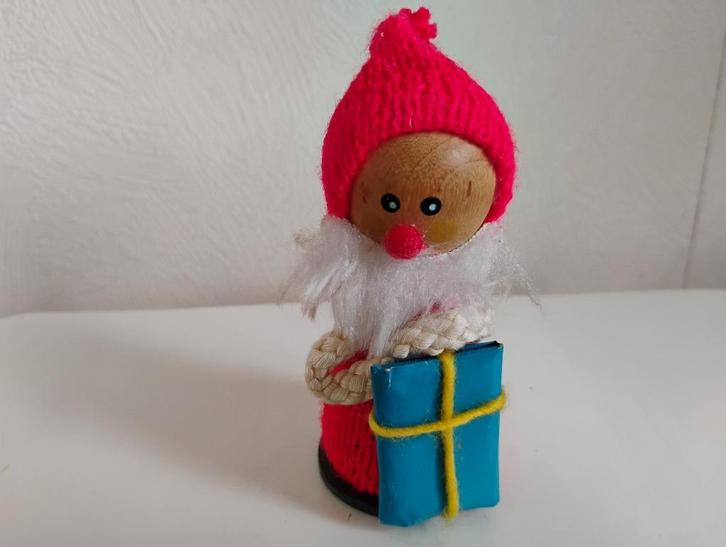 Zweedse kerstman hout met gebreide kleding 12 cm, Diversen, Kerst, Zo goed als nieuw, Ophalen of Verzenden