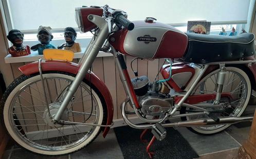 Typfoon sport de luxe, Fietsen en Brommers, Brommers | Oldtimers, Overige merken, Maximaal 45 km/u, Ophalen