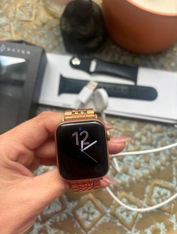 Apple Watch Series 6 - Rosé Goud beschikbaar voor biedingen