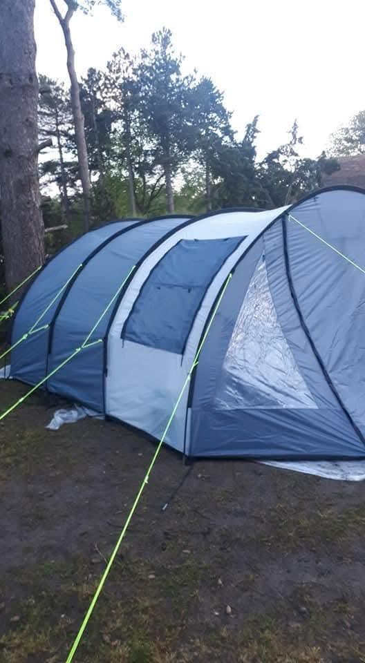 Ruime 4 persoons tent, Caravans en Kamperen, Tenten, tot en met 4, Gebruikt, Ophalen of Verzenden