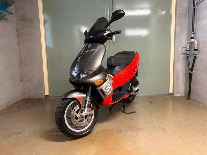 Gilera Runner Sp 50cc Fluo Rosso DD! Nieuwstaat!Unieke kans!, Fietsen en Brommers, Scooters | Piaggio, Zo goed als nieuw, Overige modellen
