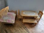 Sylvanian tafel stoelen en bed 5 euro, Verzamelen, Poppenhuizen en Toebehoren, Ophalen, Zo goed als nieuw, Poppenhuis