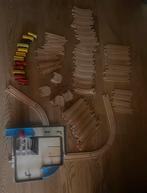 Houten trein IKEA met parkeergarage, Kinderen en Baby's, Speelgoed | Houten speelgoed, Ophalen of Verzenden, Gebruikt, Overige typen