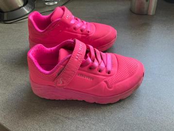 Roze Skechers mt 30 beschikbaar voor biedingen