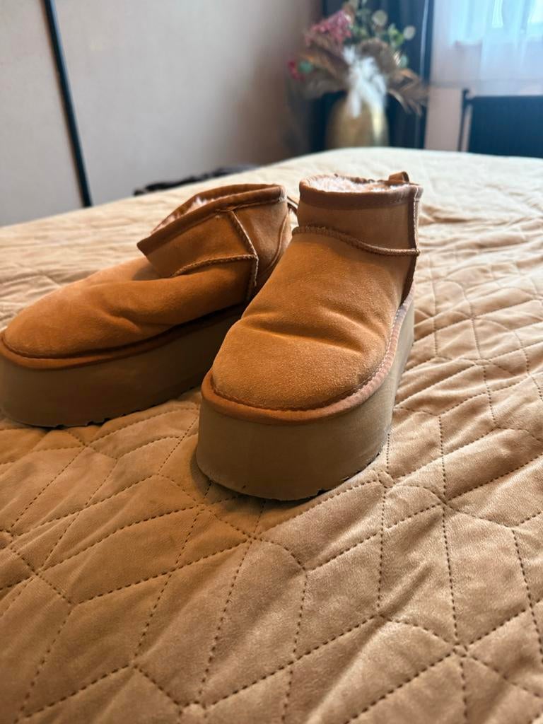 Leuke Uggs platform maat 37, Bruin, Lage of Enkellaarzen, Ophalen of Verzenden, Zo goed als nieuw