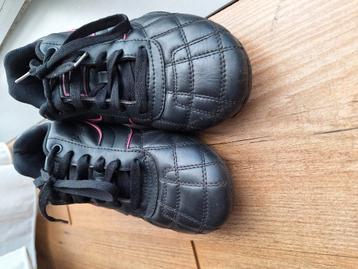 LONSDALE euro 37 maat 22,5cm zwart kleur beschikbaar voor biedingen