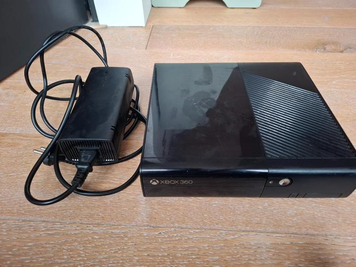 Xbox 360E 250GB, Spelcomputers en Games, Spelcomputers | Xbox 360, Gebruikt, 250 GB, 360 E, Met 1 controller, Met games, Ophalen of Verzenden
