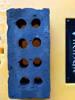 Gezocht geperforeerde bakstenen. Heb er maximaal 20 nodig., Doe-het-zelf en Verbouw, Metselstenen, Ophalen, Zo goed als nieuw