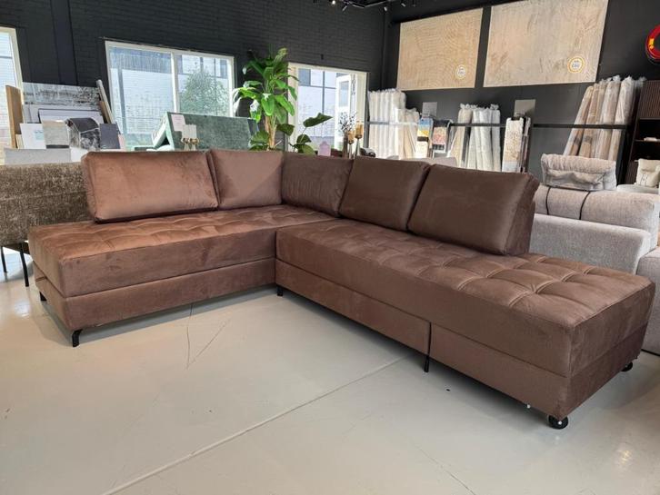 Velvet loungebank | slaapbank | Showroom Utrecht, Huis en Inrichting, Banken | Bankstellen, Nieuw, Hoekbank, Vierpersoons of meer