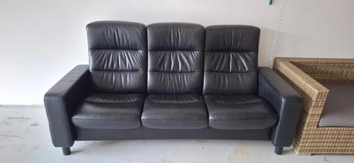 Hoogwaardige Stressless bank, Huis en Inrichting, Banken | Bankstellen, Zo goed als nieuw, Rechte bank, Driepersoons, 75 tot 100 cm