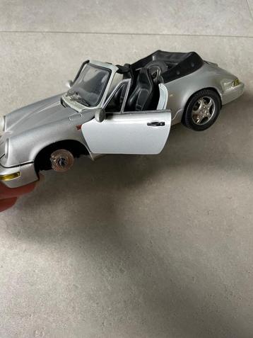 Porsche 911 Modelauto 1:18 (Beschadigd) beschikbaar voor biedingen
