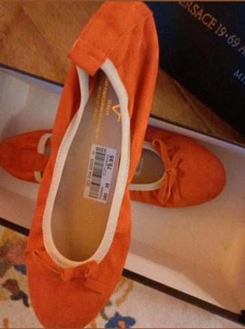 Versace ballerinas rood beige suede leder 38 beschikbaar voor biedingen