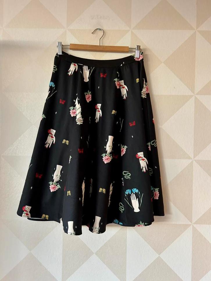 Collectif London Swing Skirt rok zwart XS/34, Kleding | Dames, Rokken, Zo goed als nieuw, Maat 34 (XS) of kleiner, Zwart, Onder de knie