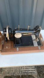 Antieke naaimachine, Antiek en Kunst, Ophalen of Verzenden