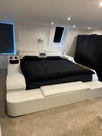 Multifunctioneel Bed 200x200 met Massage, Speakers & Beamer, Ophalen, Overige materialen, Wit, Tweepersoons