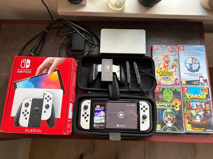 Nintendo switch oled + accessoires en games, Spelcomputers en Games, Spelcomputers | Nintendo Switch, Zo goed als nieuw, Switch OLED