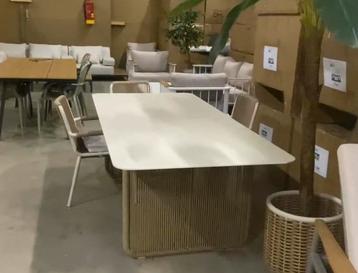Showroom model eettafel dining buitentafel table beschikbaar voor biedingen