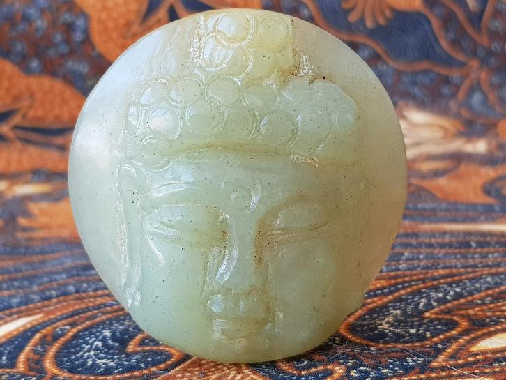 Mooie antieke Oosterse gesp van gesneden jade met Boeddha., Antiek en Kunst, Kunst | Niet-Westerse kunst, Ophalen of Verzenden