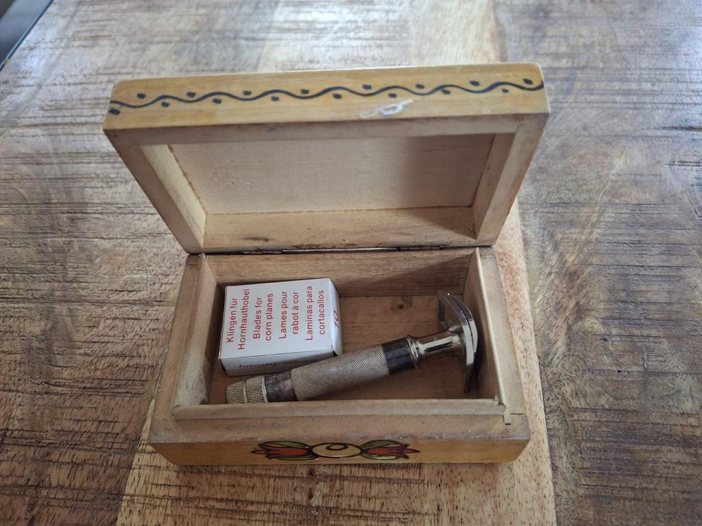 Vintage scheermes in houten doos, Ophalen of Verzenden