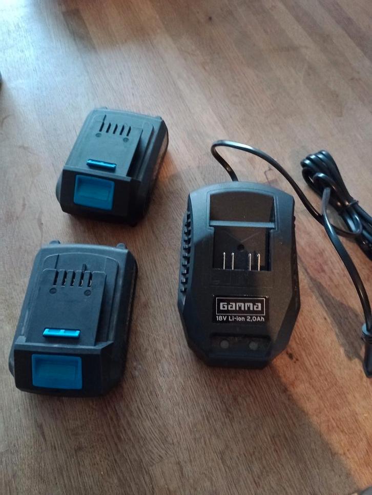 Accu's + lader Gamma handgereedschap, Doe-het-zelf en Verbouw, Gereedschap | Handgereedschap, Zo goed als nieuw, Ophalen of Verzenden