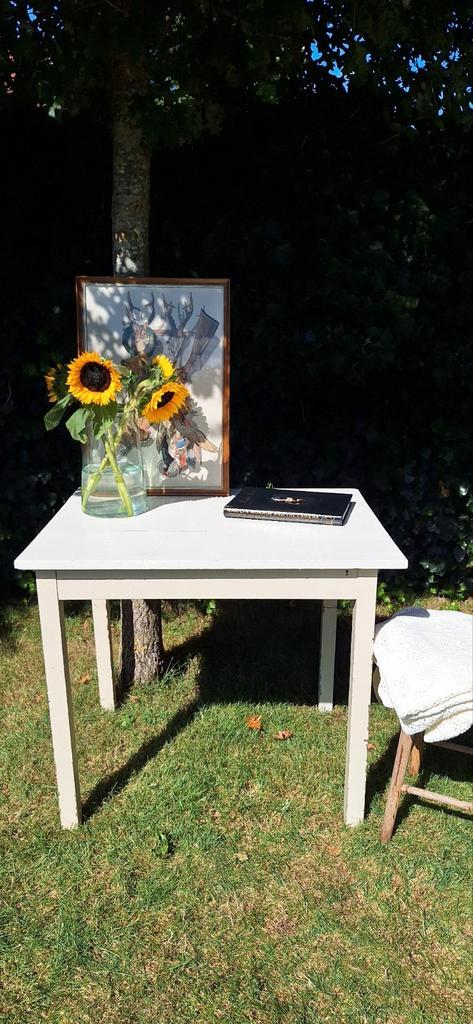 Wit Brocante Tafeltje/Bureau, schrijftafel, werkplek, Huis en Inrichting, Bureaus, Gebruikt, Bureau, Ophalen