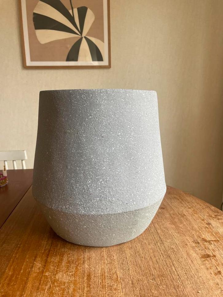 Vione Kwantum bloempot taupe nieuw, Tuin en Terras, Bloempotten, Zo goed als nieuw, Aardewerk, Minder dan 25 cm, Rond, Ophalen