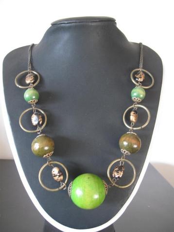 Groen bruine ketting met houten kralen goede staat beschikbaar voor biedingen
