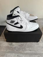 Te koop nieuw paar nike air jordan 1 mid in maat 49,5 (49.5), Wit, Nike, Nieuw, Ophalen of Verzenden