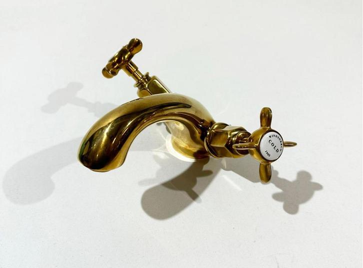 WINDSOR & CO CLASSIC CROSSHEAD WASTAFELKRAAN MESSING, Doe-het-zelf en Verbouw, Sanitair, Nieuw, Kraan, Ophalen of Verzenden