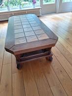 Massief eiken salontafel met tegels, Ophalen, Gebruikt, 100 tot 150 cm, 50 tot 100 cm