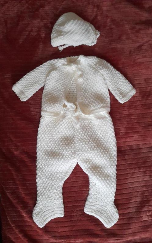 Gehaakt babypakje,gebr.wit:jasje 24 cm,broekje,mutsje,sokjes, Kinderen en Baby's, Babykleding | Overige, Nieuw, Ophalen of Verzenden