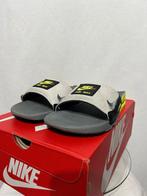 ALS NIEUW! Maat 42,5 - Nike Air Max 90 Slide Slipper Volt, Kleding | Heren, Schoenen, Overige kleuren, Nike, Zo goed als nieuw