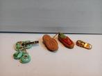 antieke speldjes spanje gitaar slofjes espadrilles, Ophalen of Verzenden, Zo goed als nieuw, Stad of Land, Speldje of Pin