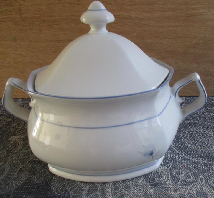 Schaal met deksel van Winterling Marktleuthen Bavaria, Huis en Inrichting, Keuken | Servies, Zo goed als nieuw, Schaal of Schalen