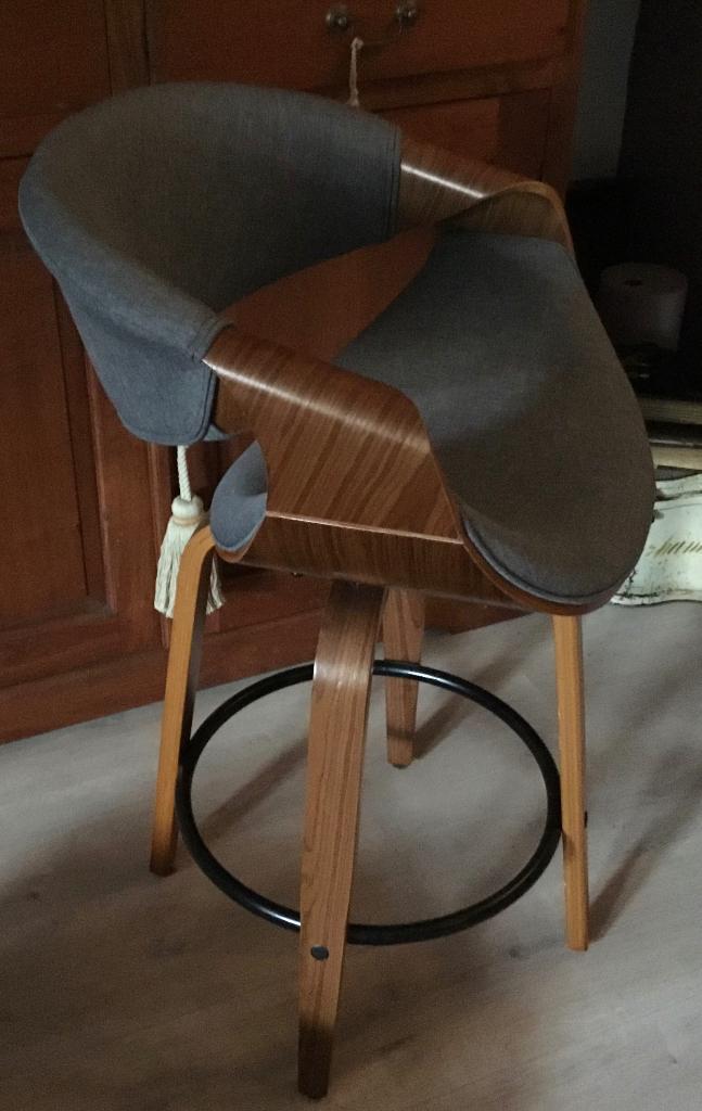 Barkruk, 2x draaibaar, Huis en Inrichting, Barkrukken, Zo goed als nieuw, 60 tot 90 cm, Hout, 2 krukken, Draaibaar, Ophalen