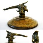 Bronzen auto mascotte, kabouter met puntmuts presse papier, Antiek en Kunst, Ophalen of Verzenden, Brons